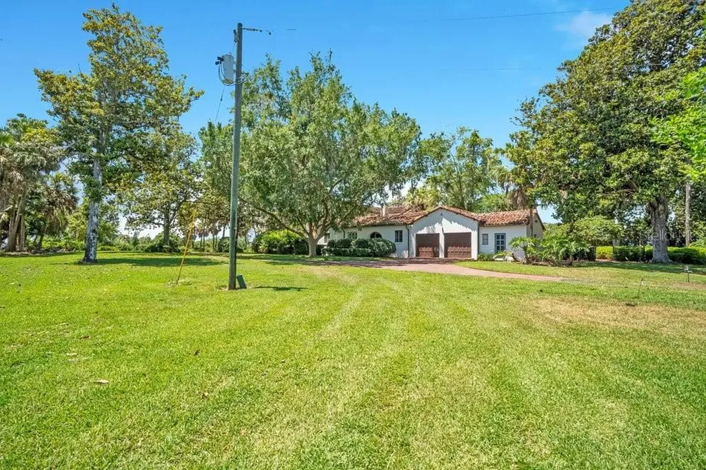 14365 SE Highway 42 Weirsdale FL 32195