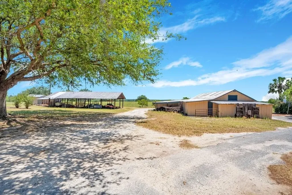 14365 SE Highway 42 Weirsdale FL 32195