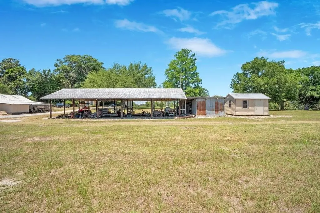 14365 SE Highway 42 Weirsdale FL 32195