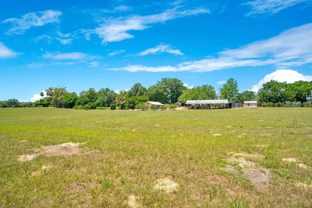 14365 SE Highway 42 Weirsdale FL 32195