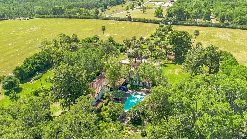 14365 SE Highway 42 Weirsdale FL 32195
