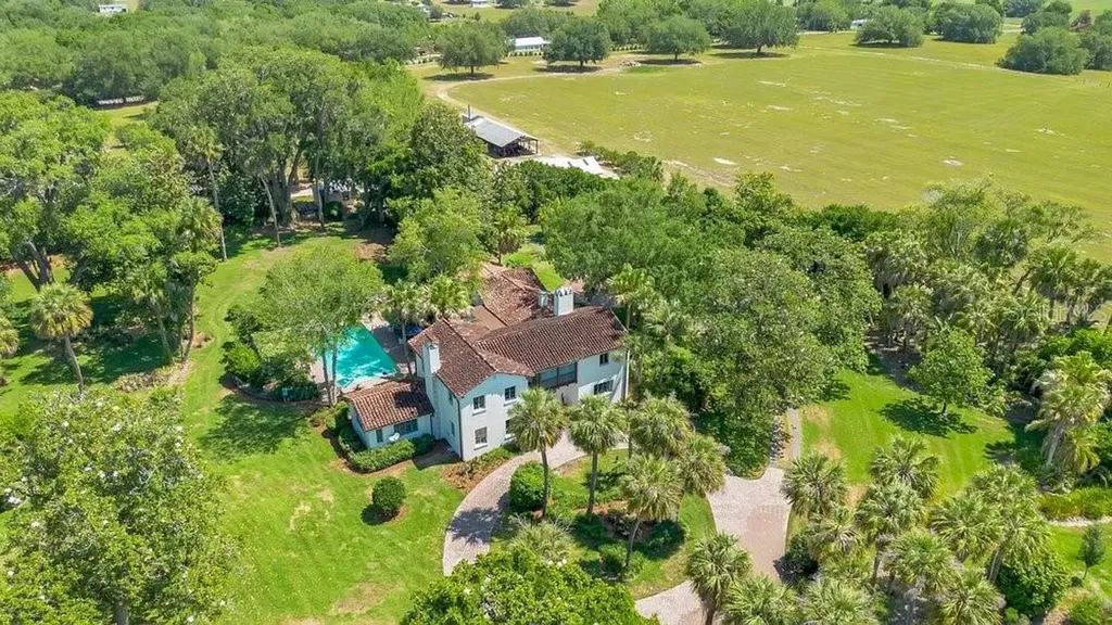 14365 SE Highway 42 Weirsdale FL 32195