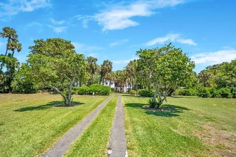 14365 SE Highway 42 Weirsdale FL 32195