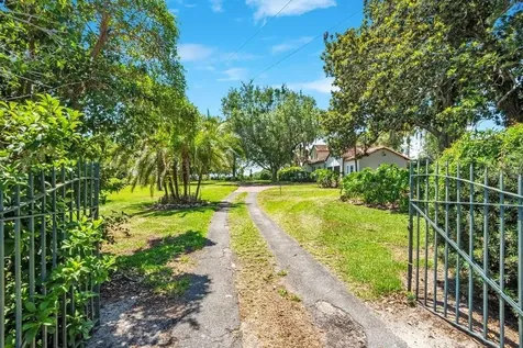14365 SE Highway 42 Weirsdale FL 32195