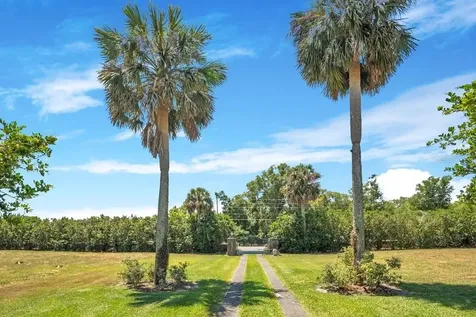 14365 SE Highway 42 Weirsdale FL 32195