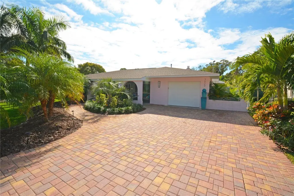7020 Mango Avenue S St Petersburg FL 33707
