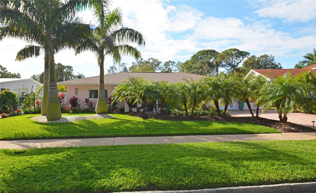 7020 Mango Avenue S St Petersburg FL 33707