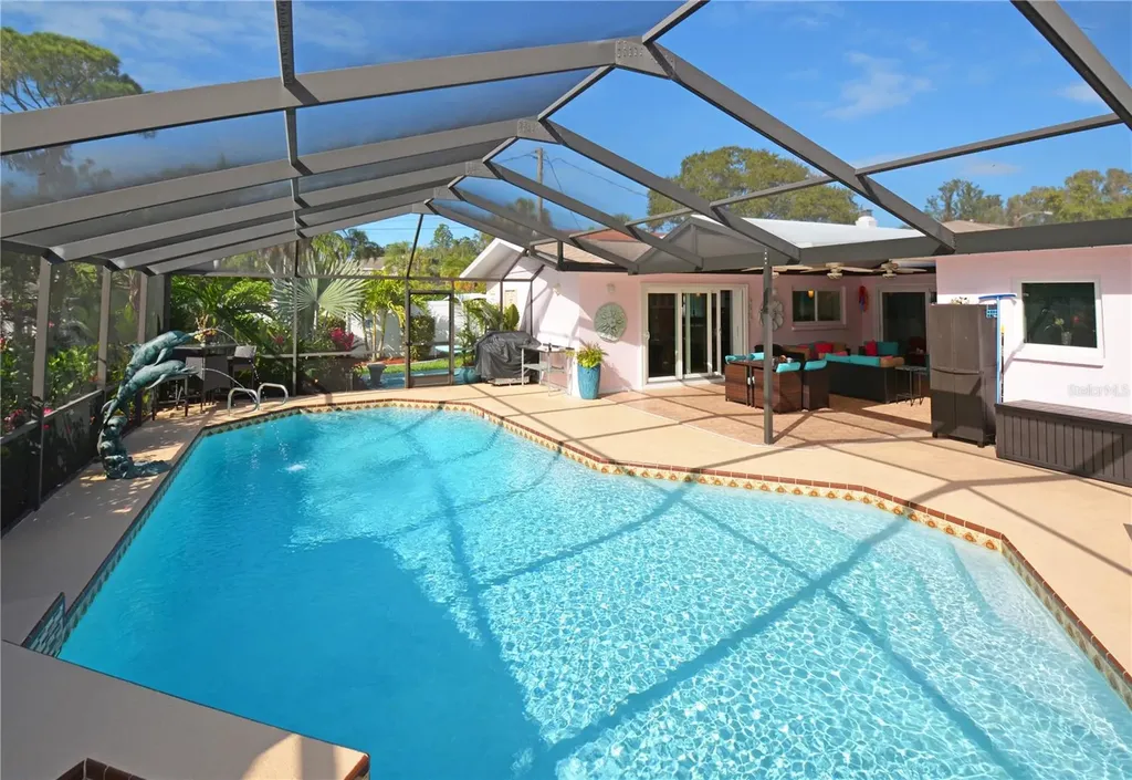 7020 Mango Avenue S St Petersburg FL 33707