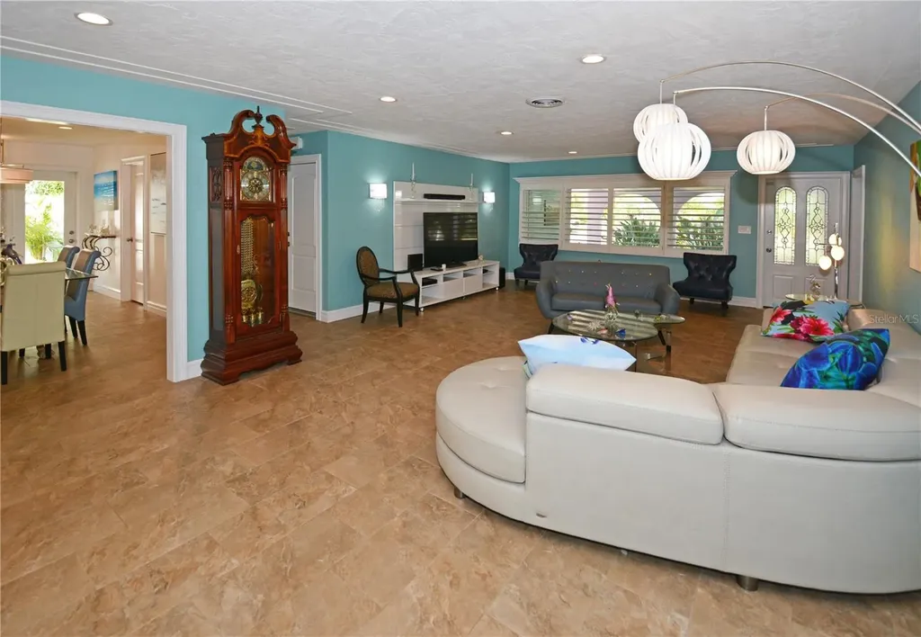7020 Mango Avenue S St Petersburg FL 33707