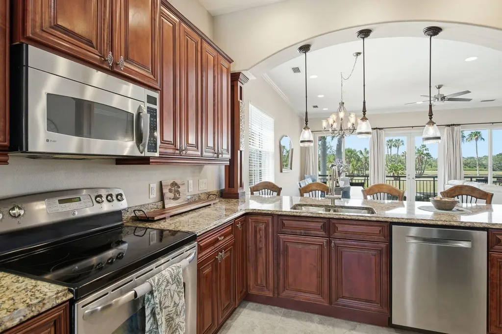 47 W Morgan Street Tarpon Springs FL 34689
