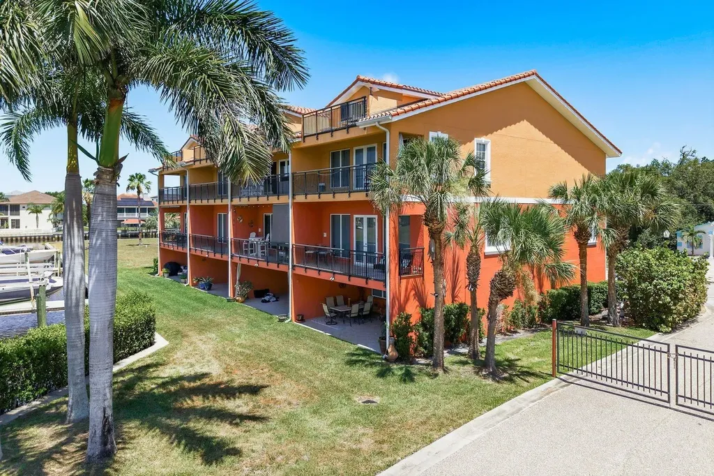 47 W Morgan Street Tarpon Springs FL 34689