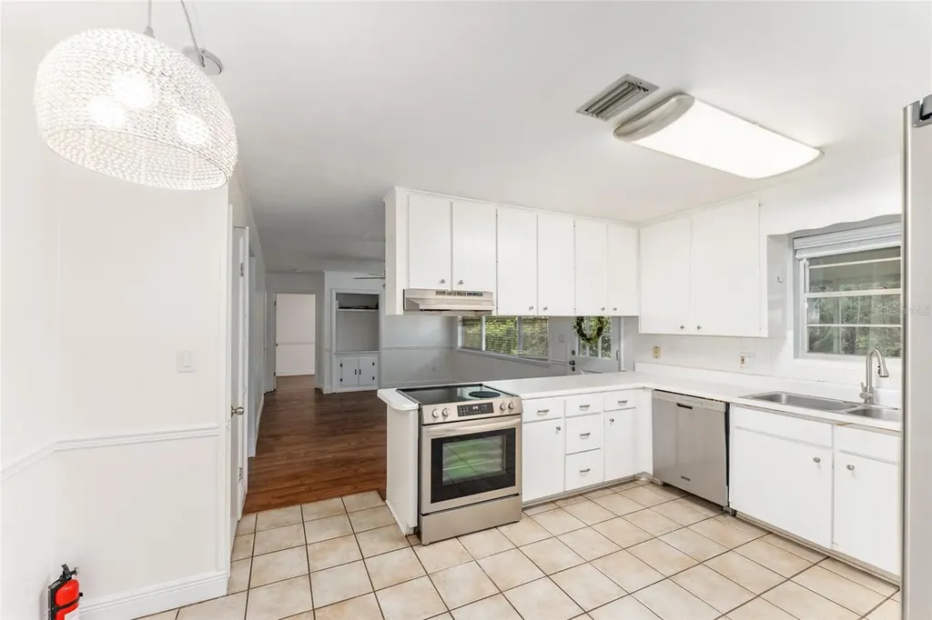 930 NW 37th Terrace Gainesville FL 32605