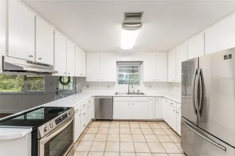 930 NW 37th Terrace Gainesville FL 32605