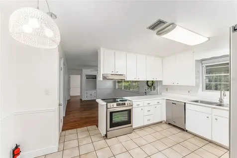 930 NW 37th Terrace Gainesville FL 32605