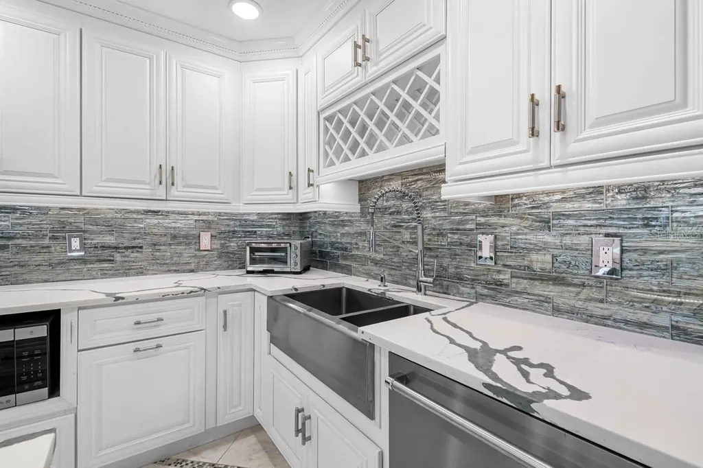 2343 Glenmore Circle Sun City Center FL 33573