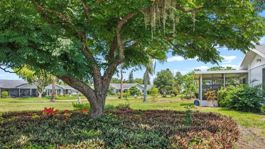 2343 Glenmore Circle Sun City Center FL 33573