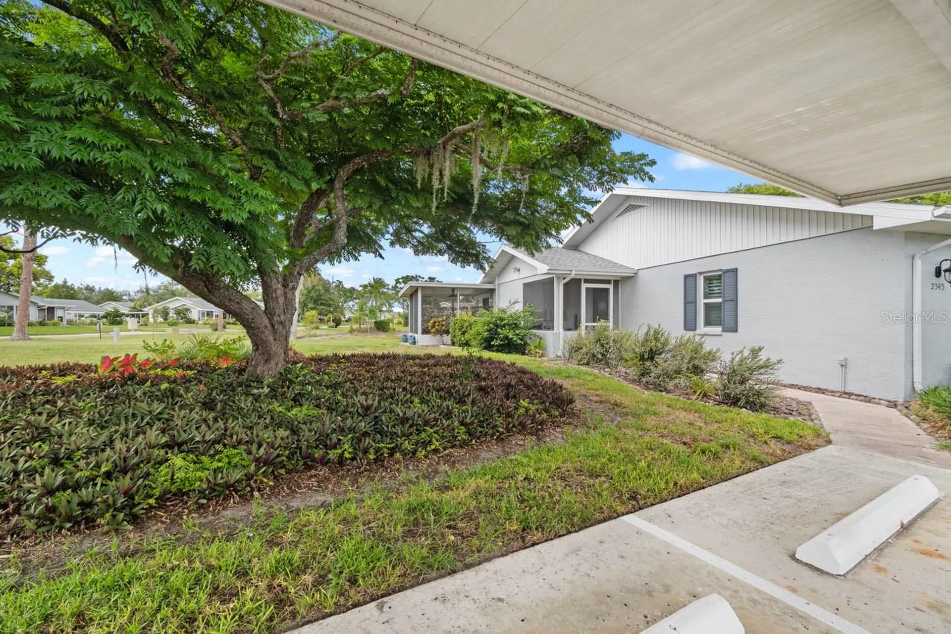 2343 Glenmore Circle Sun City Center FL 33573