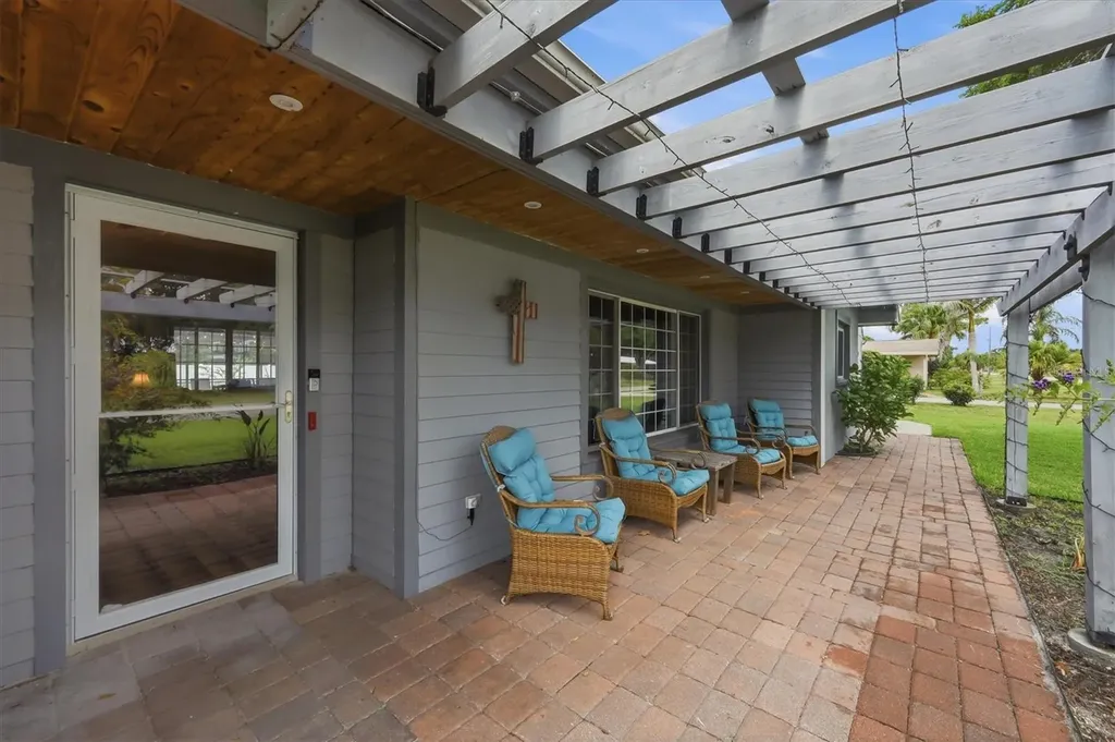 7714 N Leewynn Drive Sarasota FL 34240