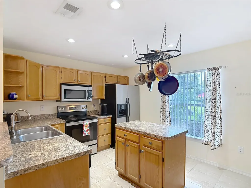 39033 6th Avenue Zephyrhills FL 33542