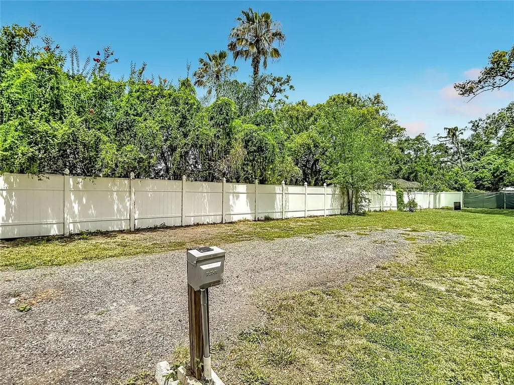 39033 6th Avenue Zephyrhills FL 33542
