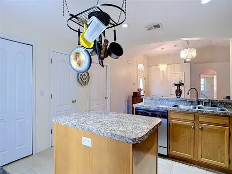 39033 6th Avenue Zephyrhills FL 33542
