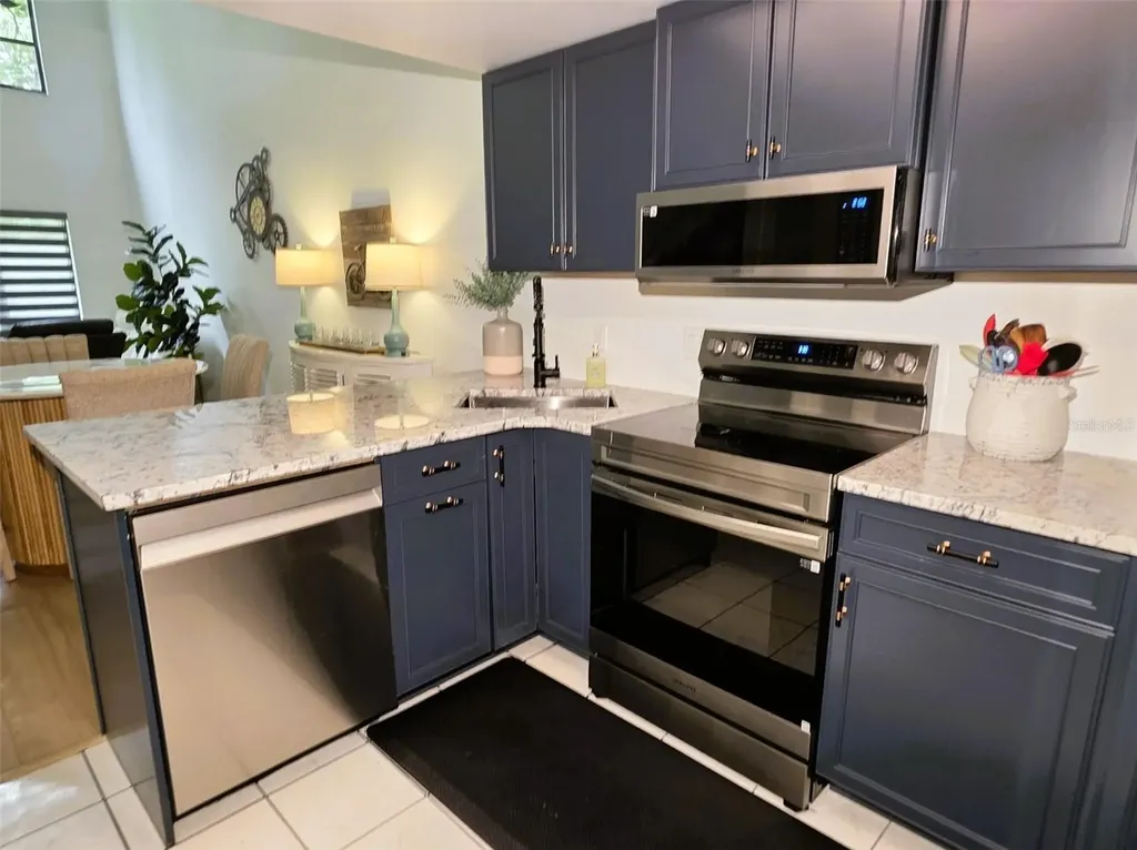 1761 Cupecoy Circle Lutz FL 33558