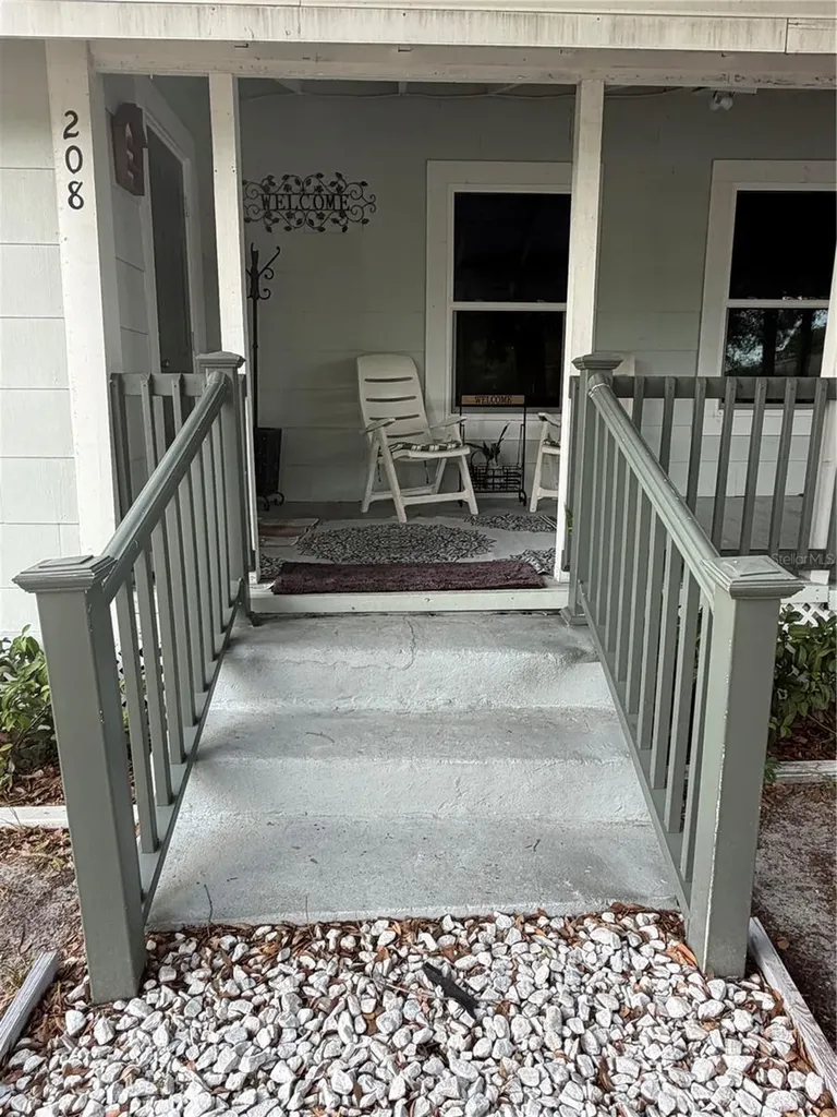 208 Weaver Avenue Lake Wales FL 33853