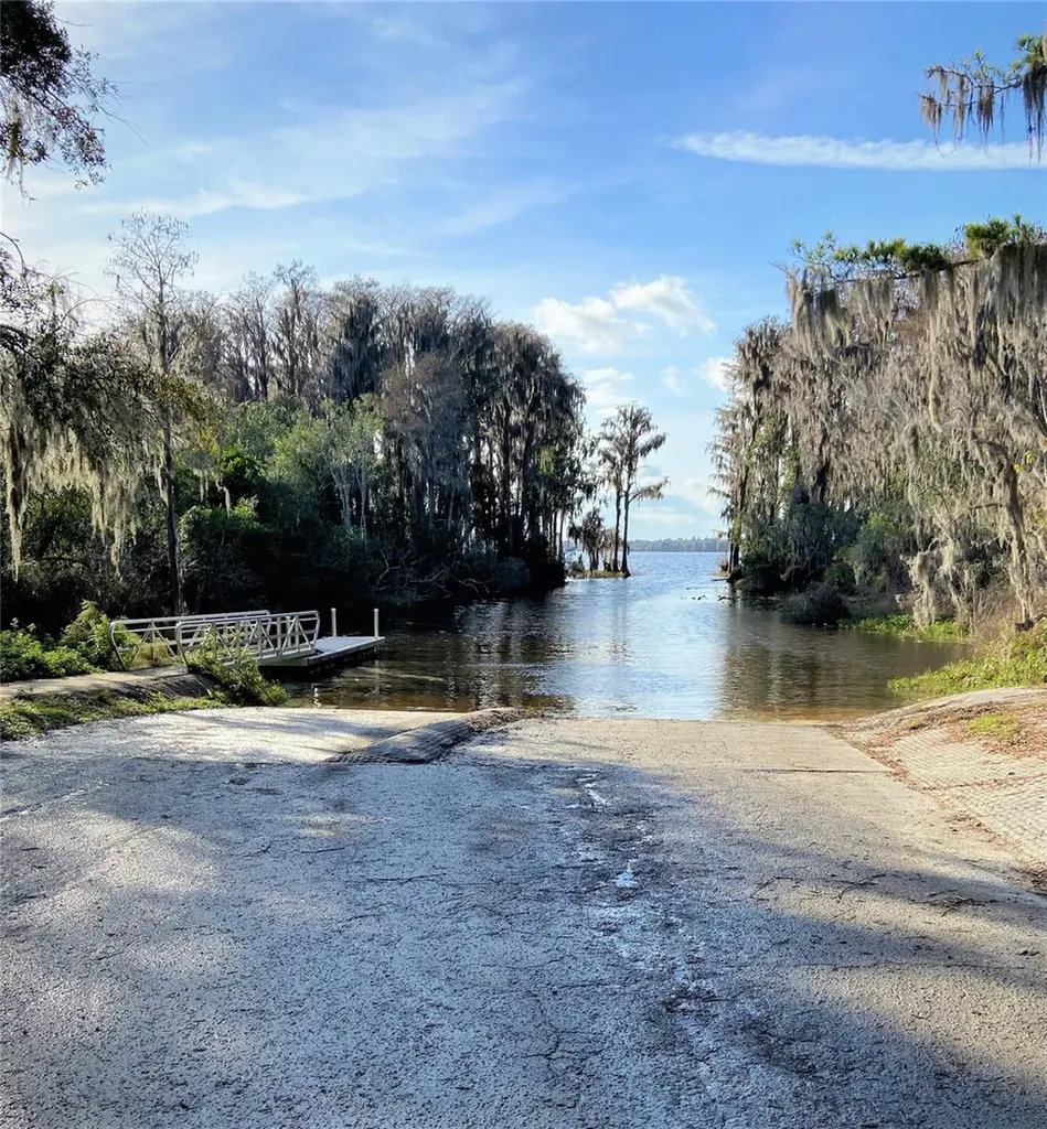 1043 SE County Road 21b Melrose FL 32666