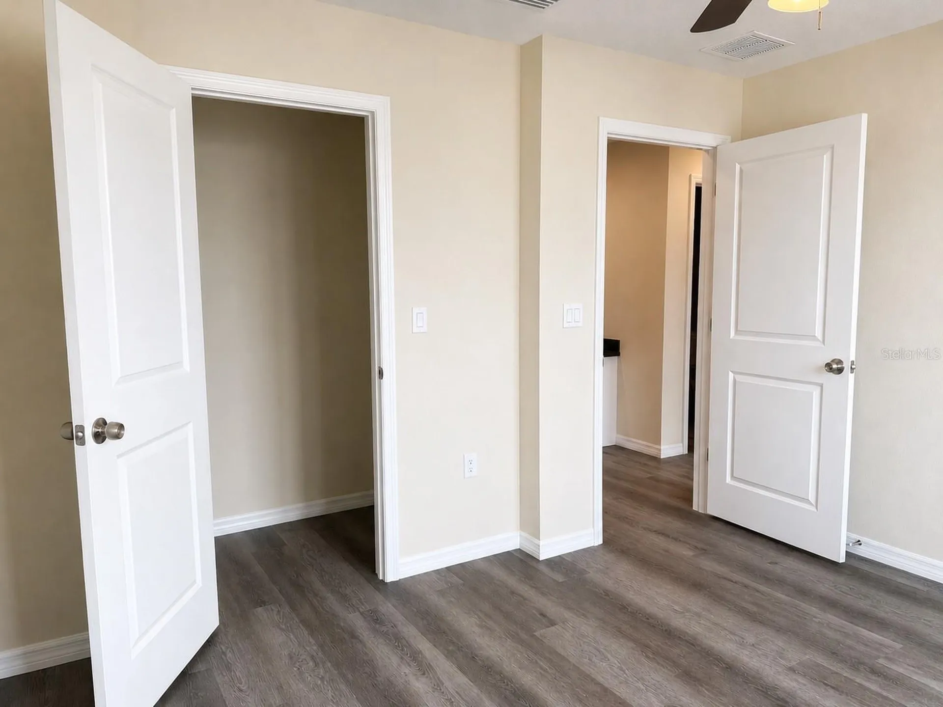 4349 Cambio Gardens Court Tampa FL 33610