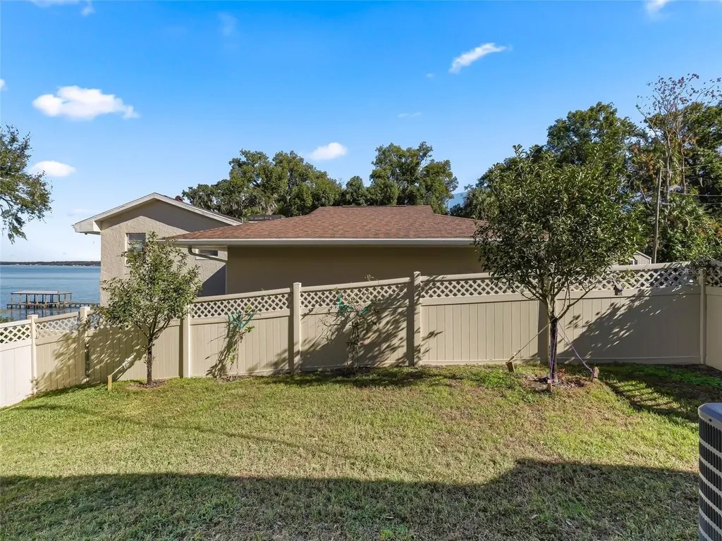 12943 SE Sunset Harbor Road Weirsdale FL 32195