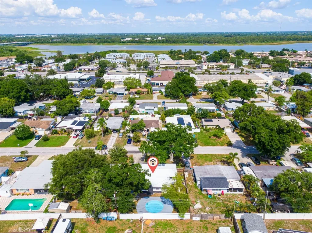 9596 Groveland Street Seminole FL 33772