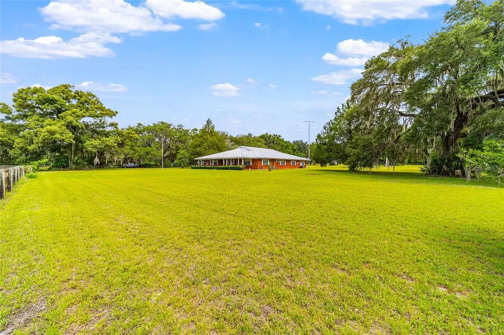 2285 W Highway 318 Citra FL 32113