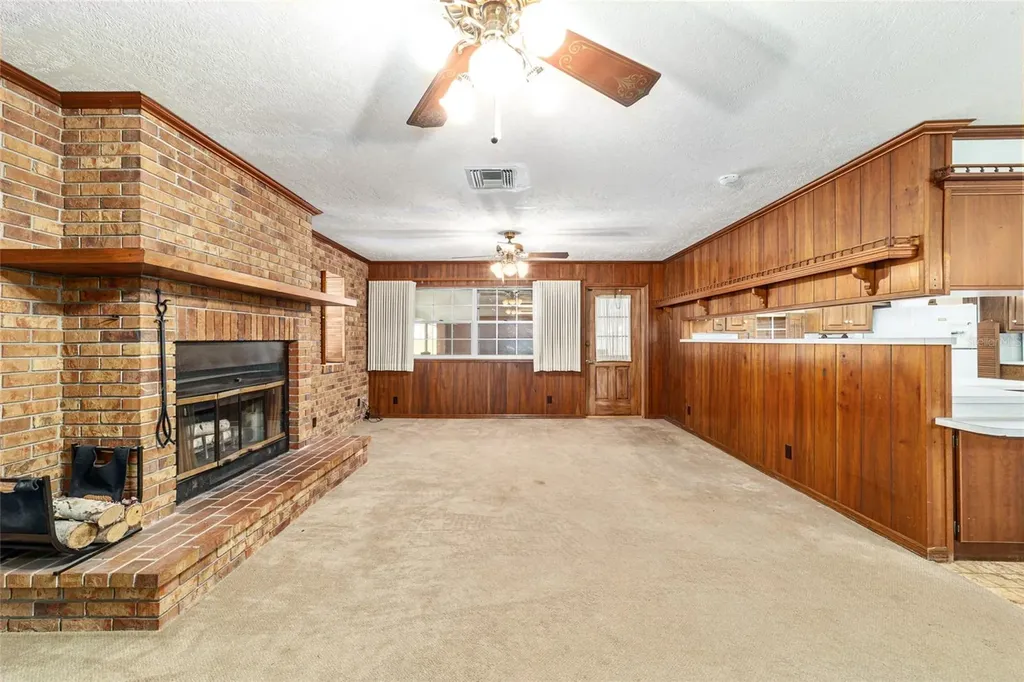 2285 W Highway 318 Citra FL 32113