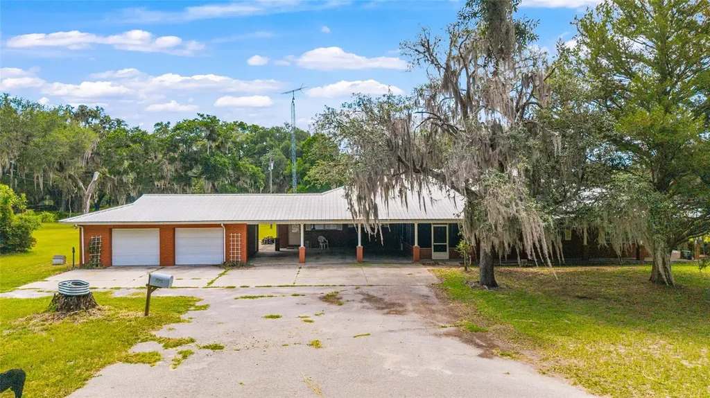 2285 W Highway 318 Citra FL 32113