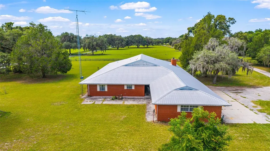 2285 W Highway 318 Citra FL 32113