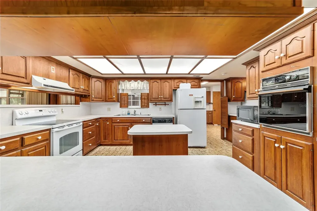 2285 W Highway 318 Citra FL 32113
