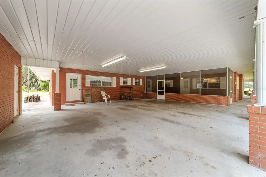 2285 W Highway 318 Citra FL 32113