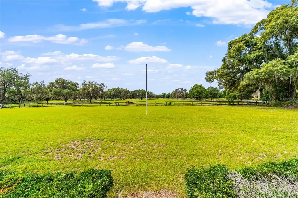 2285 W Highway 318 Citra FL 32113