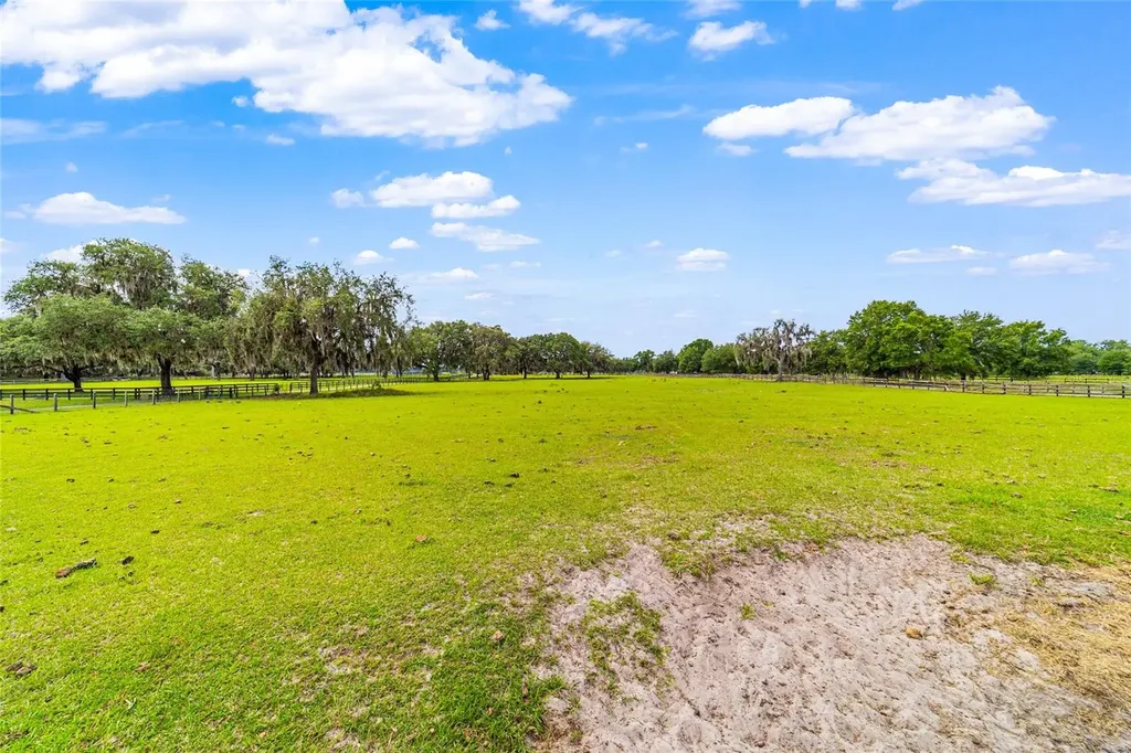 2285 W Highway 318 Citra FL 32113
