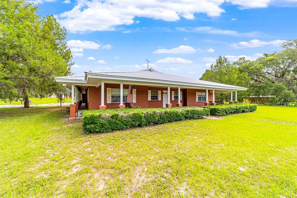 2285 W Highway 318 Citra FL 32113