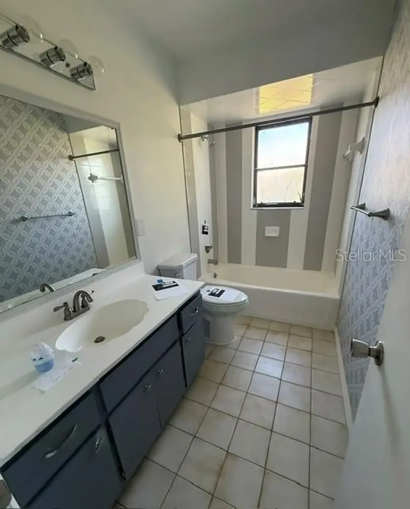 465 E Seminole Drive Venice FL 34293