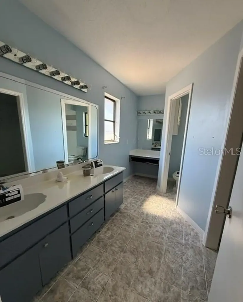 465 E Seminole Drive Venice FL 34293