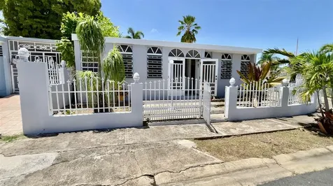 Urb. Villa Clarita G-4 Fajardo PR 00738