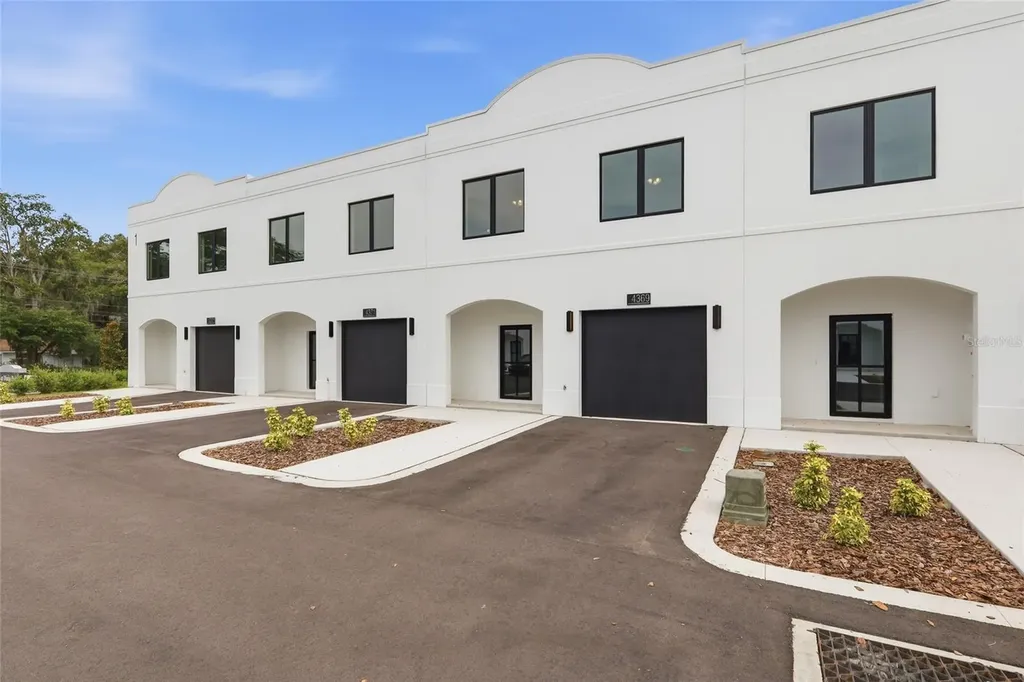 4369 Cambio Gardens Court Tampa FL 33610