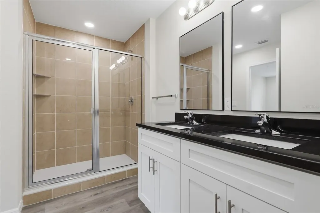 4369 Cambio Gardens Court Tampa FL 33610