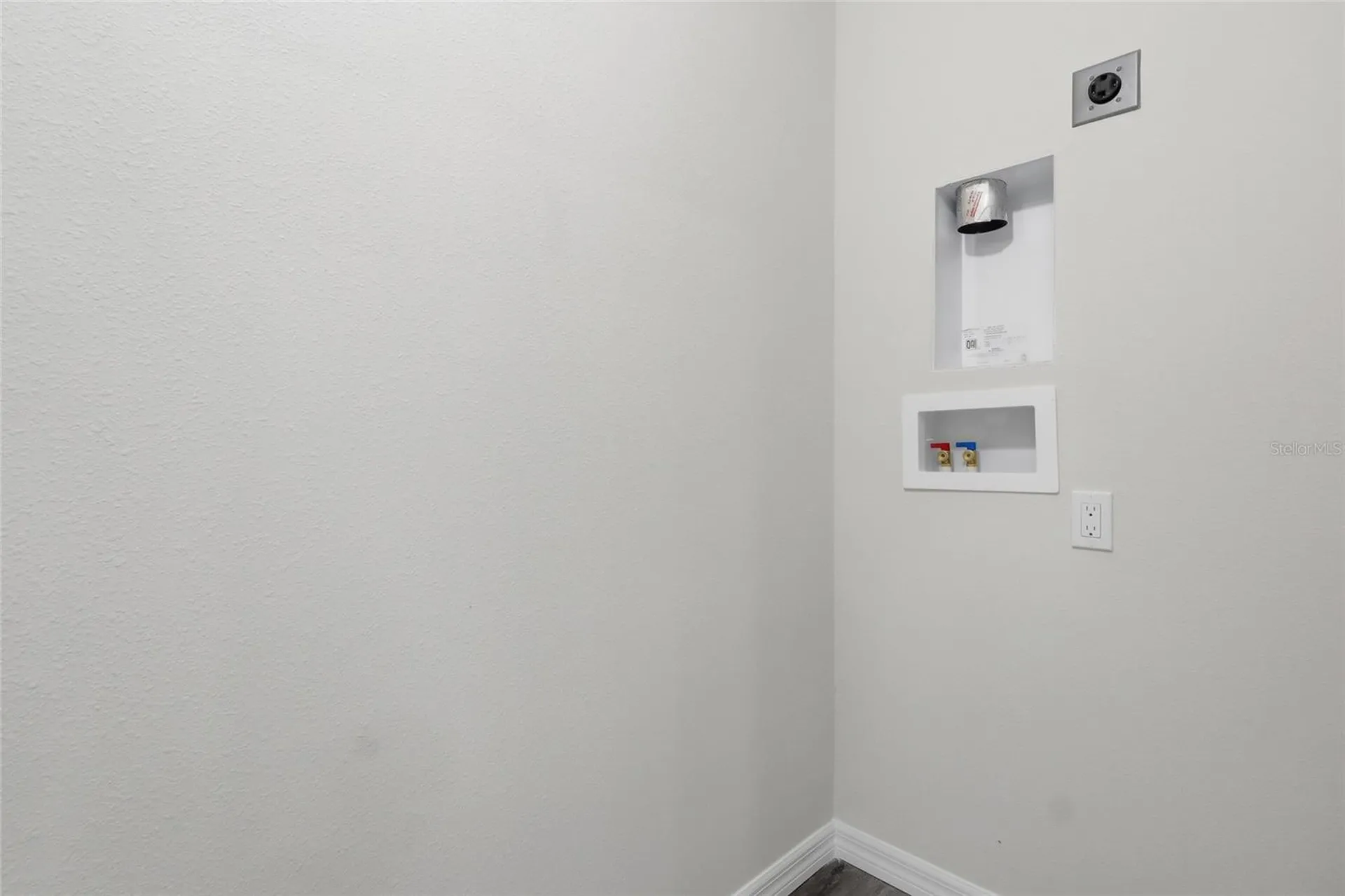 4369 Cambio Gardens Court Tampa FL 33610
