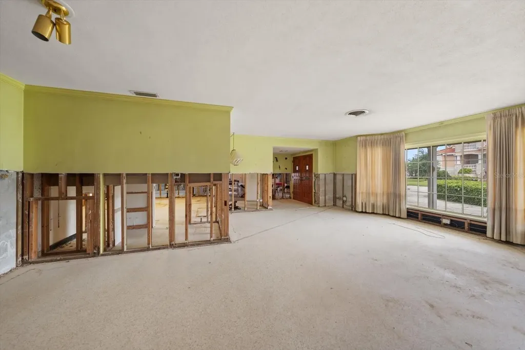 7962 9th Avenue S St Petersburg FL 33707