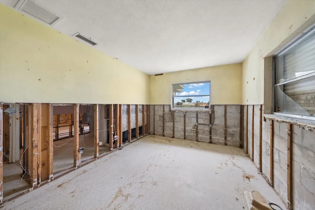 7962 9th Avenue S St Petersburg FL 33707