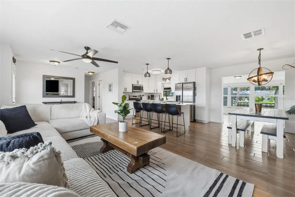 9910 Peninsular Drive Gibsonton FL 33534