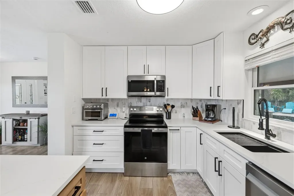9910 Peninsular Drive Gibsonton FL 33534